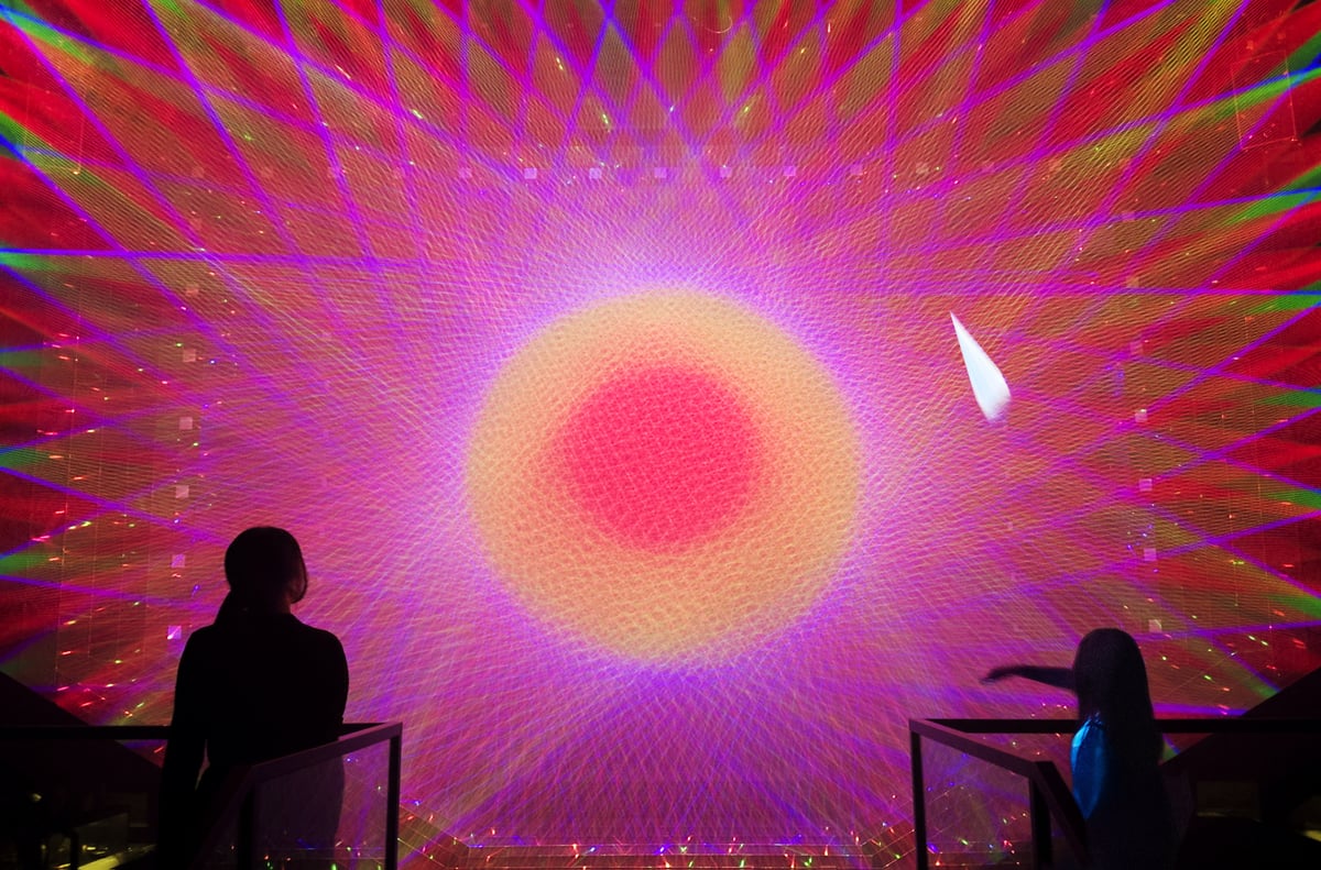 Light Sculpture with Paper Airplane | teamLab / チームラボ