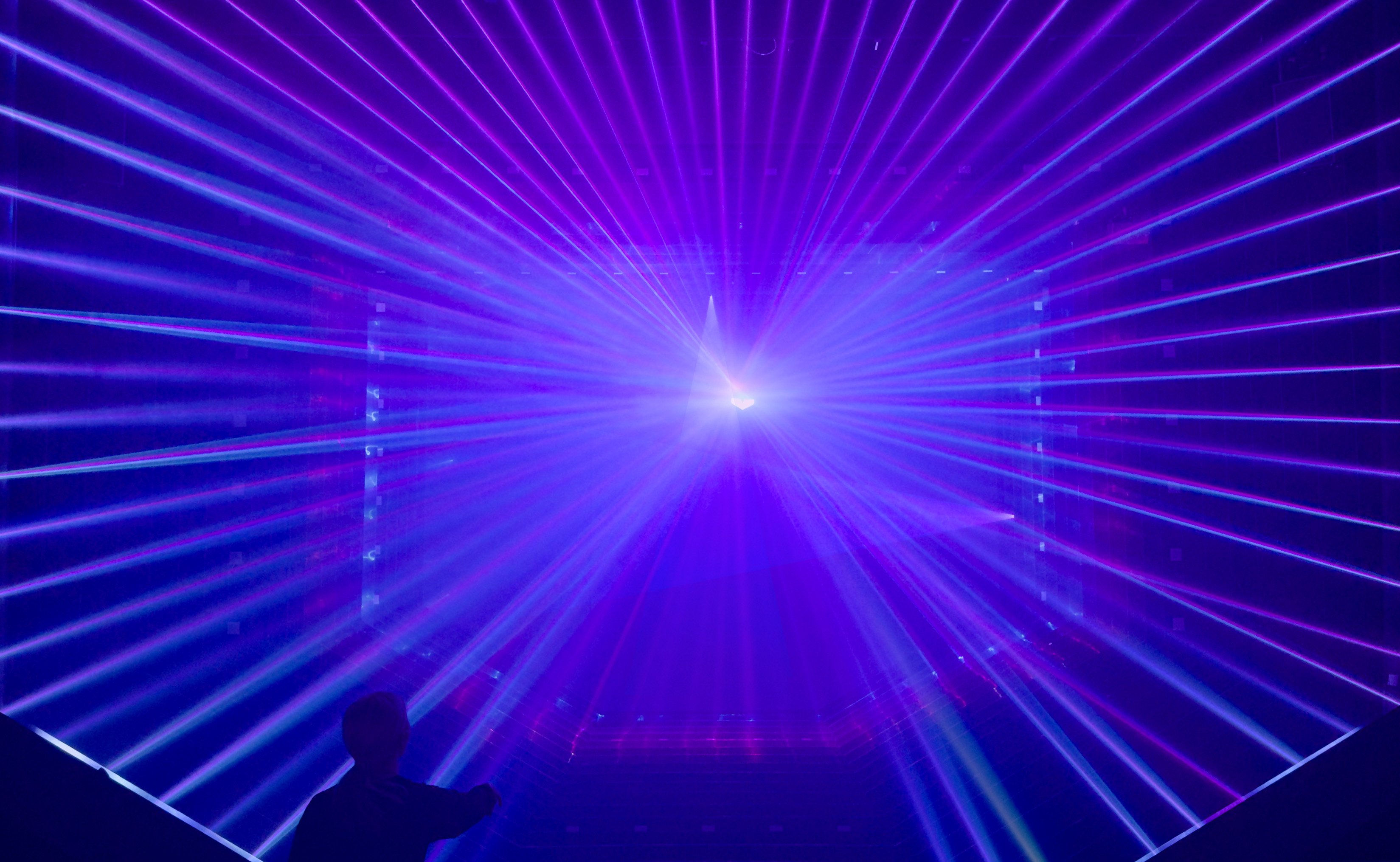 アート・デザイン・音楽 Pour la Victoire Surface to Air Light Sculpture with Paper Airplane | teamLab