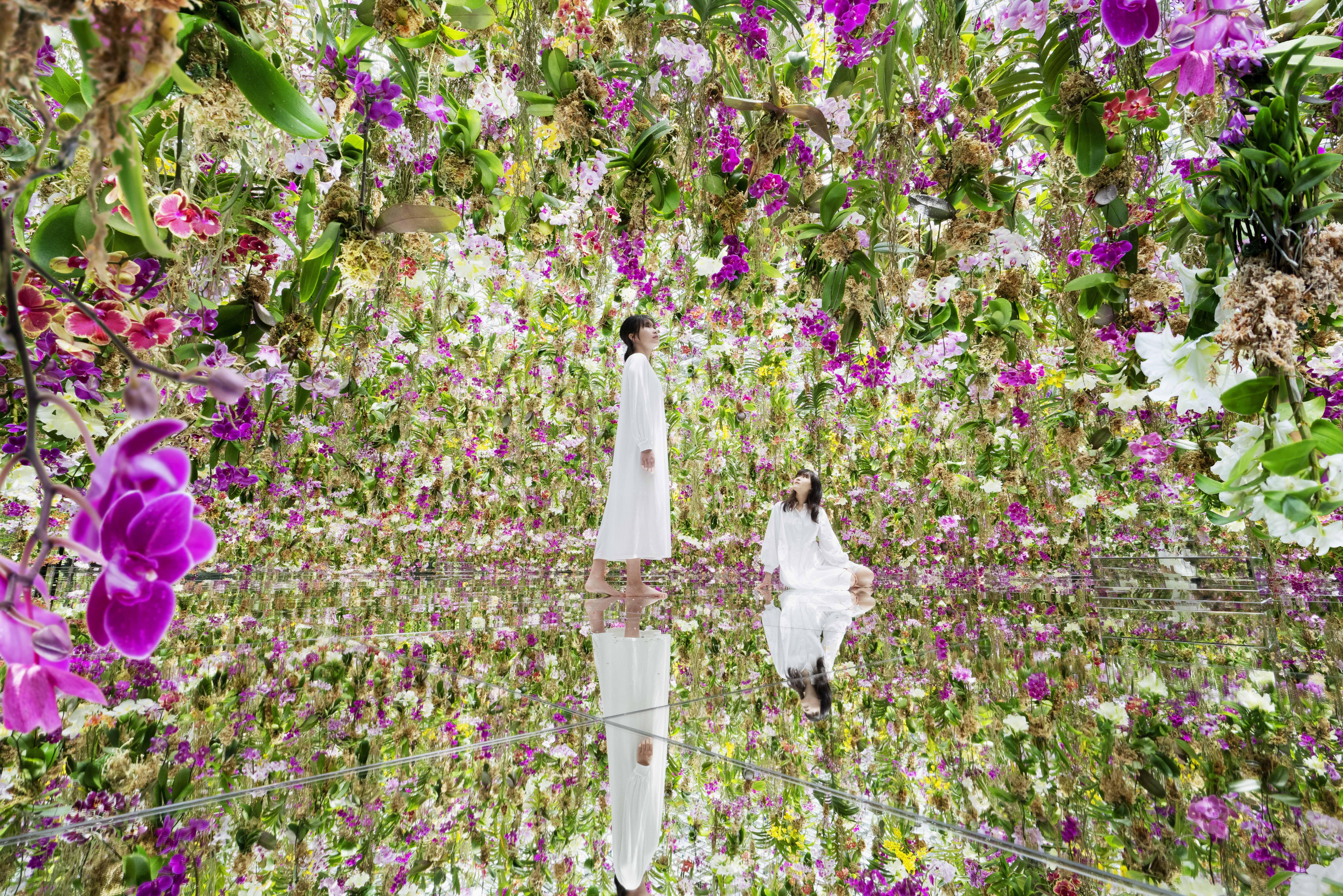 Floating Flower Garden: 花と我と同根、庭と我と一体 / Floating