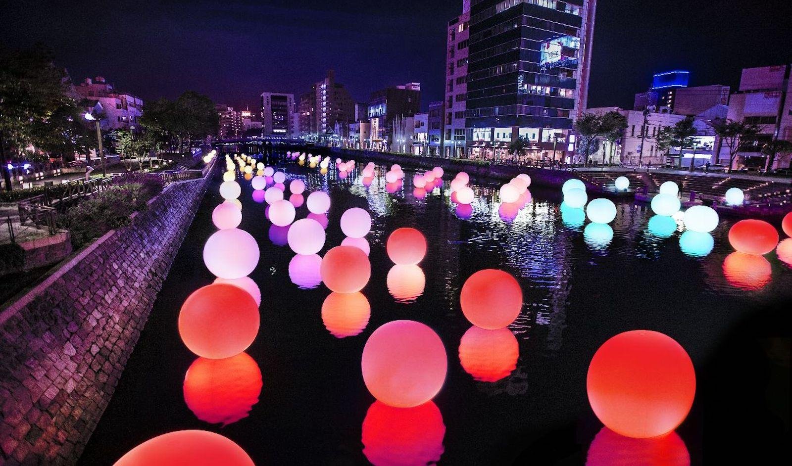 呼応する球体のゆらめく川 / ​Shimmering River of ​Resonating Spheres