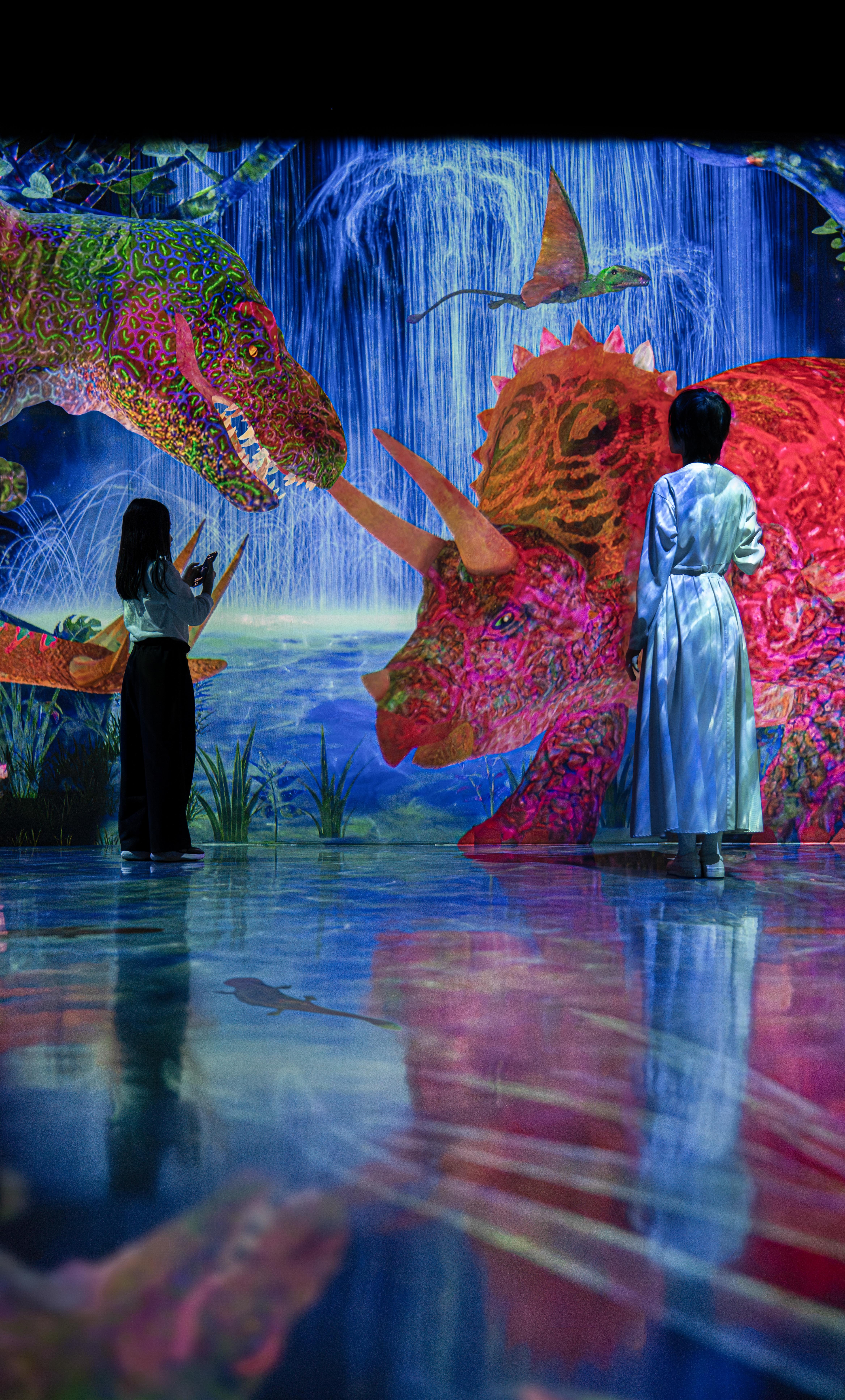 Catching and Collecting in the Dinosaur Forest | teamLab