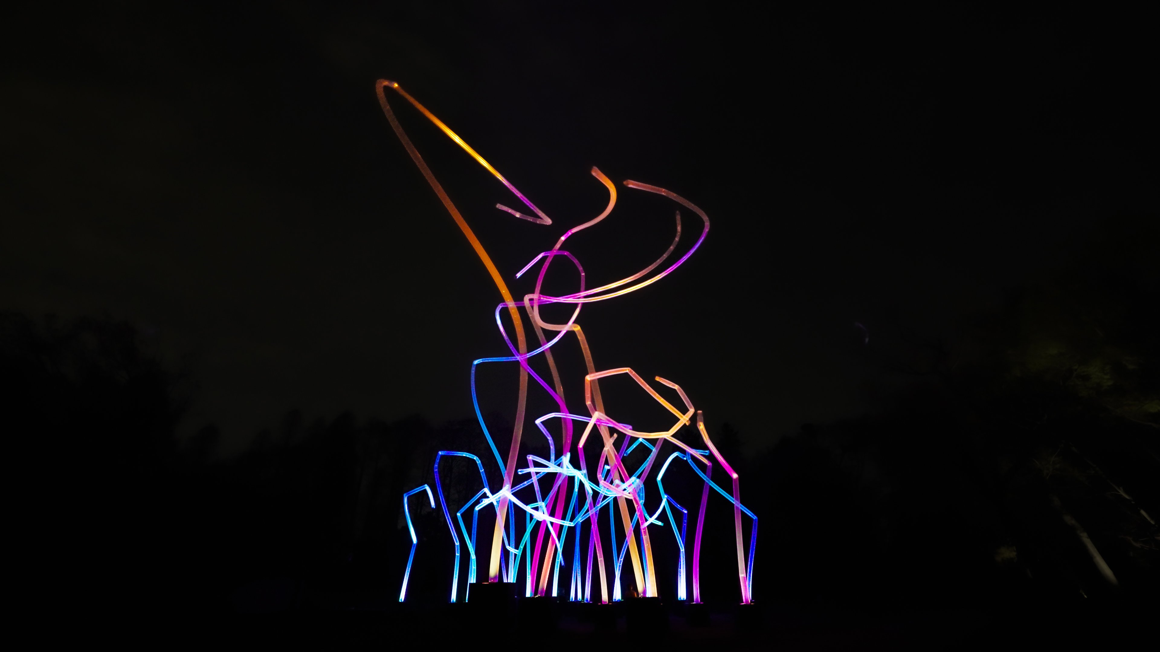 風と共に踊る柱群 / Pillars that Dance with the Wind | teamLab