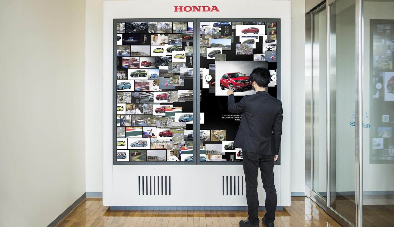 Digital Information Wall / デジタルインフォメーションウォール