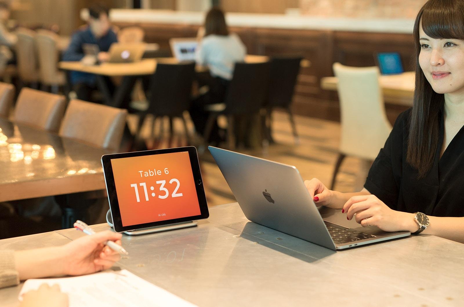 株式会社DMM.com 受付・会議室管理の支援システム