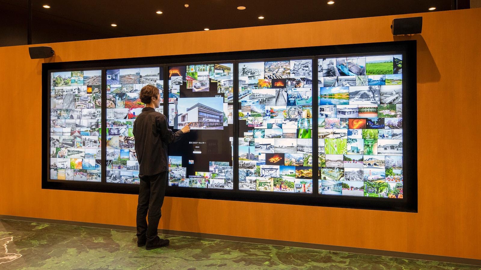 Digital Information Wall / デジタルインフォメーションウォール